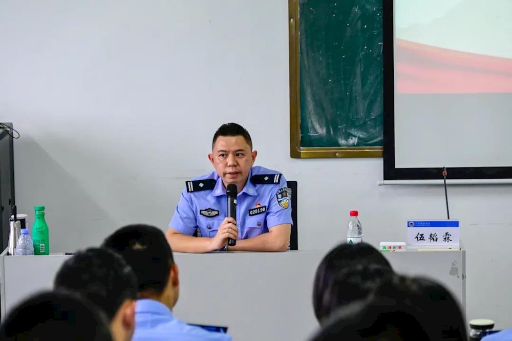 4ae557e798484a2799169b42a0e6be2a.jpg 4ae557e798484a2799169b42a0e6be2a.jpg