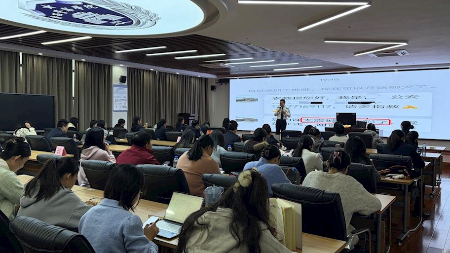 公共管理学院举办《AI赋能实战化教学》讲座