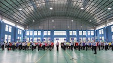 学校举行第三届体育节开幕式暨教职工气排球比赛