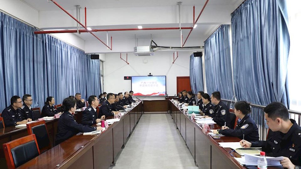 自治区公安厅党委委员、政治部主任朱亚明到bat365检查指导思政教育工作