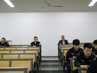 bat365开展2021年春季学期 第二次集中听课活动