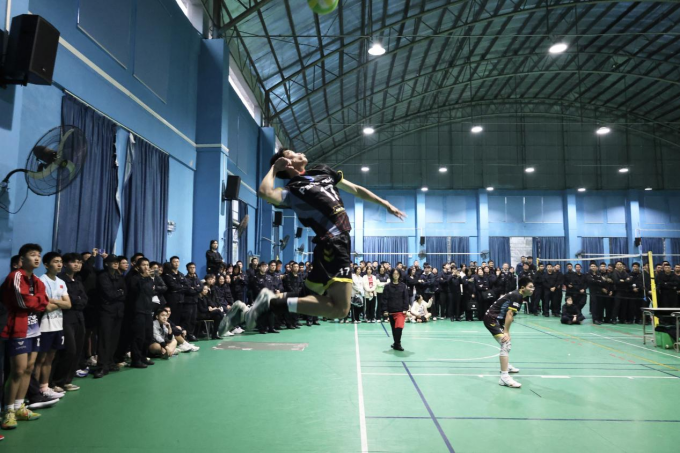 bat365中文官方网站第一届学生气排球联赛圆满落幕