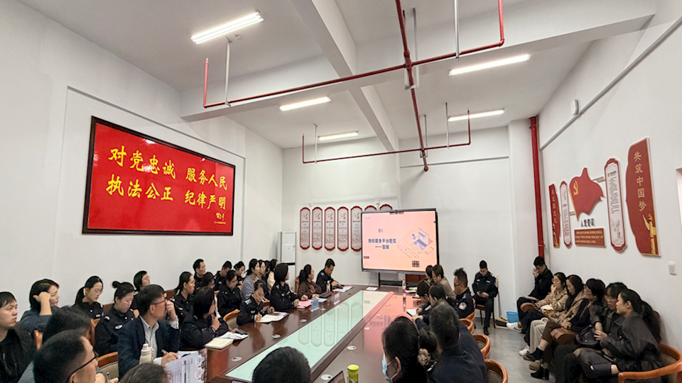 学校举办《万方数据精研文献检索与论文投稿》专题讲座