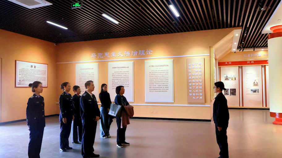 福建警察学院党委副书记、院长胡宝珍一行到我院交流座谈