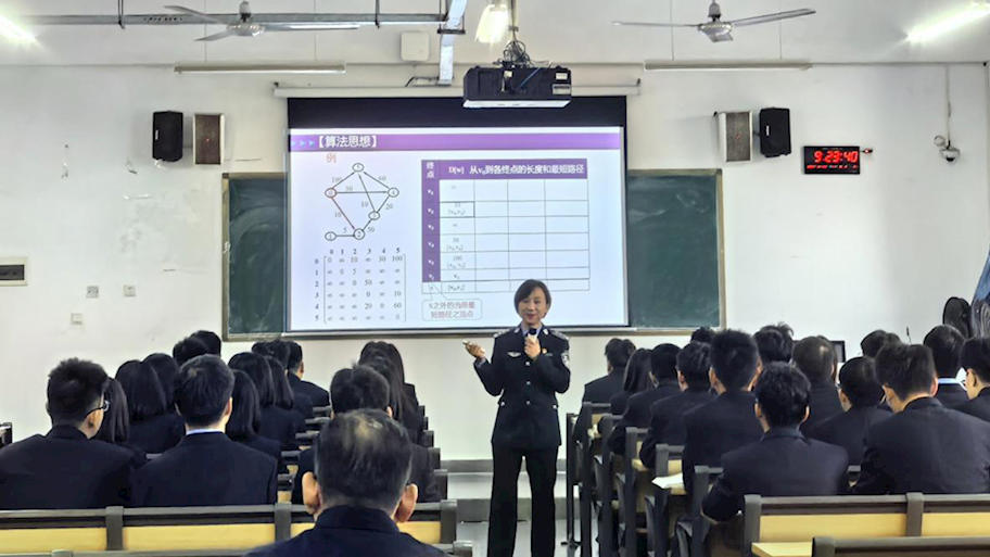 信息技术学院开展校内公开观摩课及研讨活动