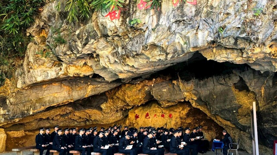 喜迎党代会 实践育人才——侦查学院师生赴念斗屯开展禁毒宣传和主题党日活动